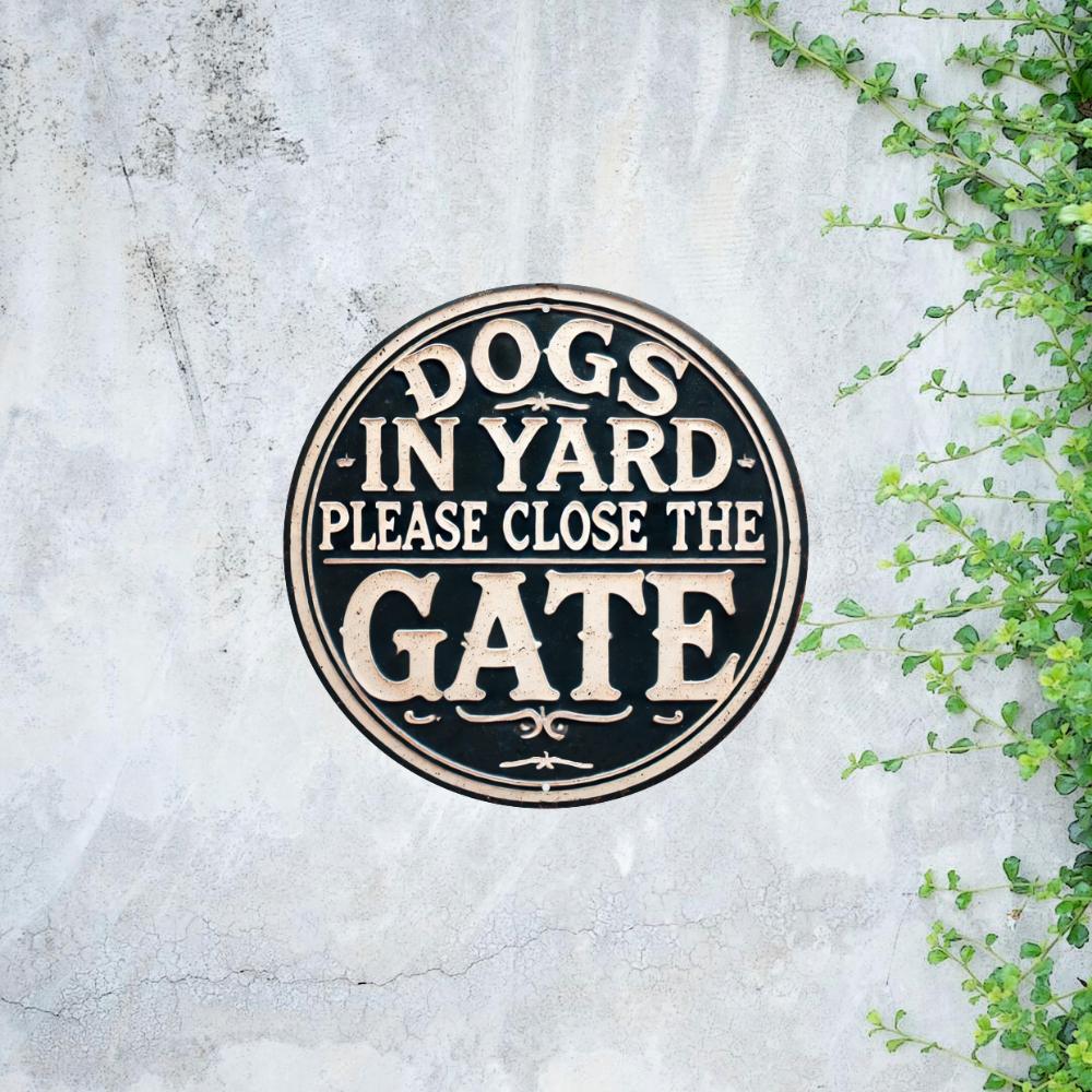 Semn Vintage Câine în Curte: Vă rugăm închideți ușa - 20cm/8in Decor de perete din aluminiu
