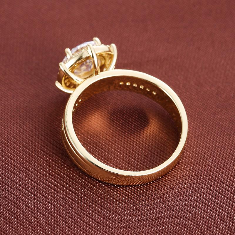 Luxurious Round Zircon Copper Ring: Elegant & Versatile Women's Jewelry