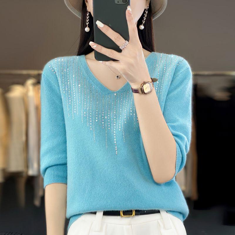 V-neck Knitted Sweater for Women Casual Three-quarter Sleeve Sweater for Women Loose Large-sized Short Top for Spring and Autumn Pullover