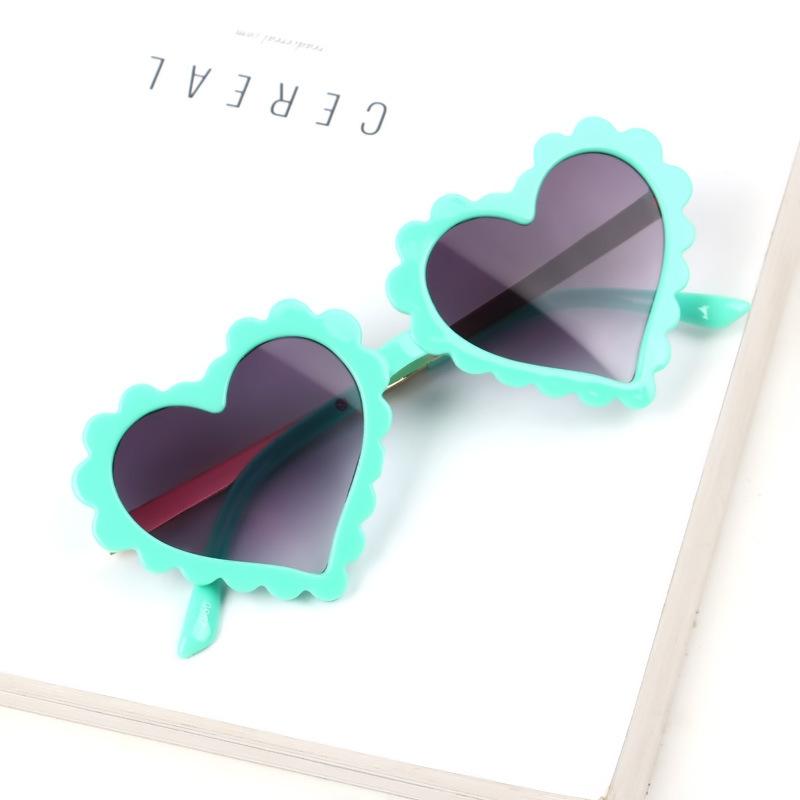 Classic Girls Boys Sunglasses Kids Cute Heart Sunglasses Children Summer Outdoor Lovely Personality Street Shooting Sunglasses