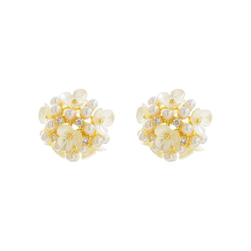Korean Romantic Hydrangea Pearl Zircon Clip on Earrings for Woman Non Pierced Fashion Ear Clips Party Girl's Lady Jewelry Gift