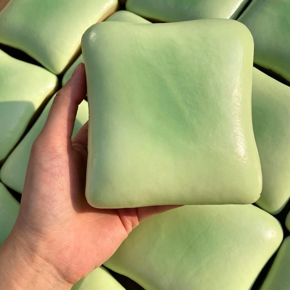Toast Squishy Slow Rebound Toast Quetschspielzeug Sensorisches Fidget für den Schreibtisch Stressbewältigung Stressabbau Squishy Toast für Erwachsene