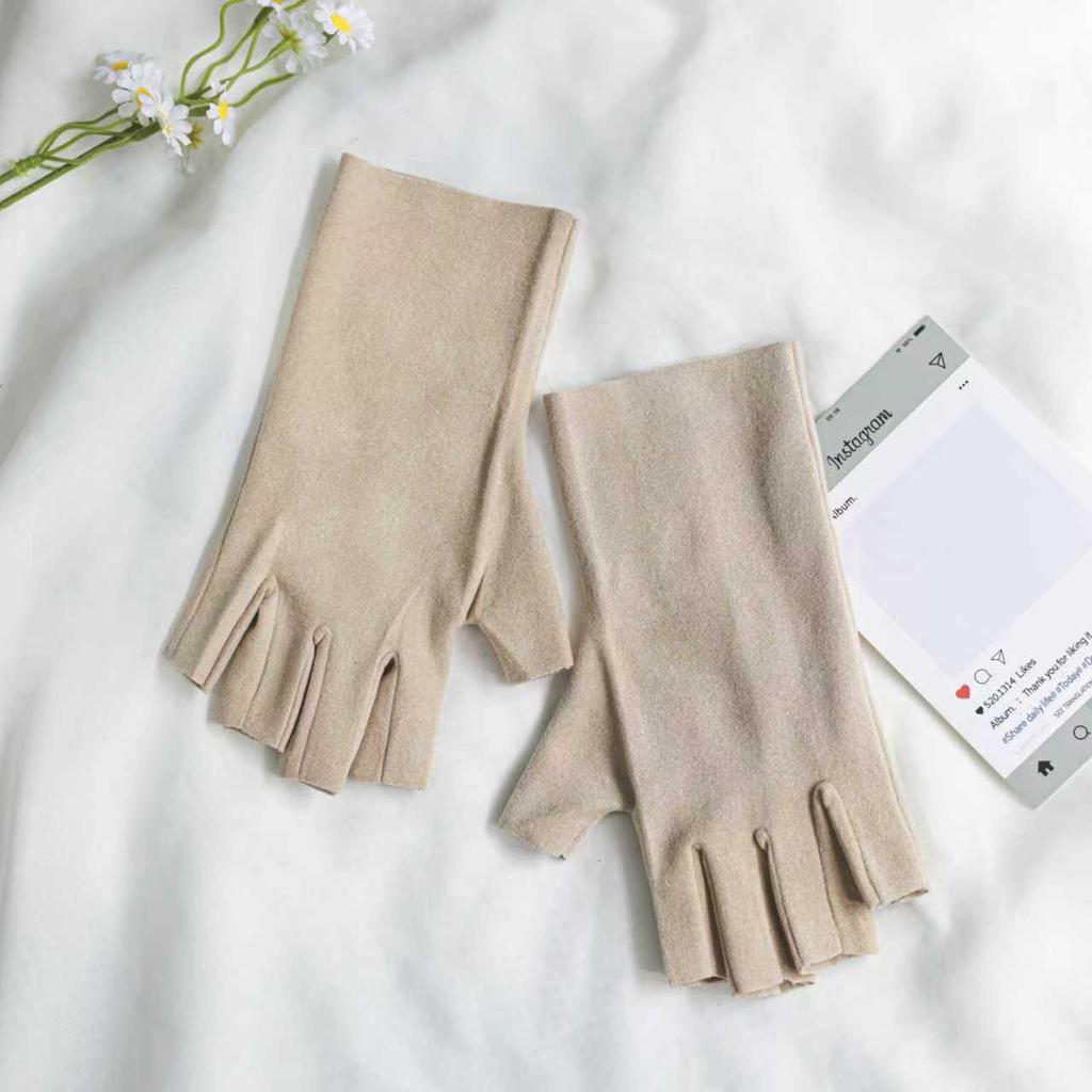 Unisex Half-Finger Heated Gloves for Typing, Cycling, and Manicures – Touchscreen Compatible for Autumn and Winter