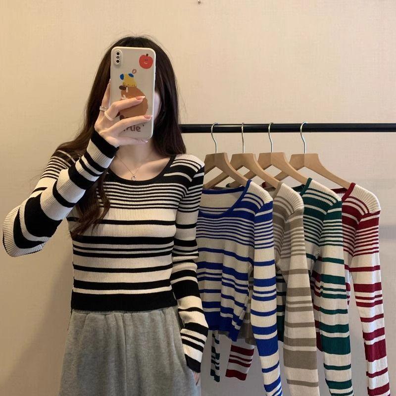 Women's Short and Unique Striped Long Sleeve T-shirt Knitted Base Top Slimming Blouse with Design Sense