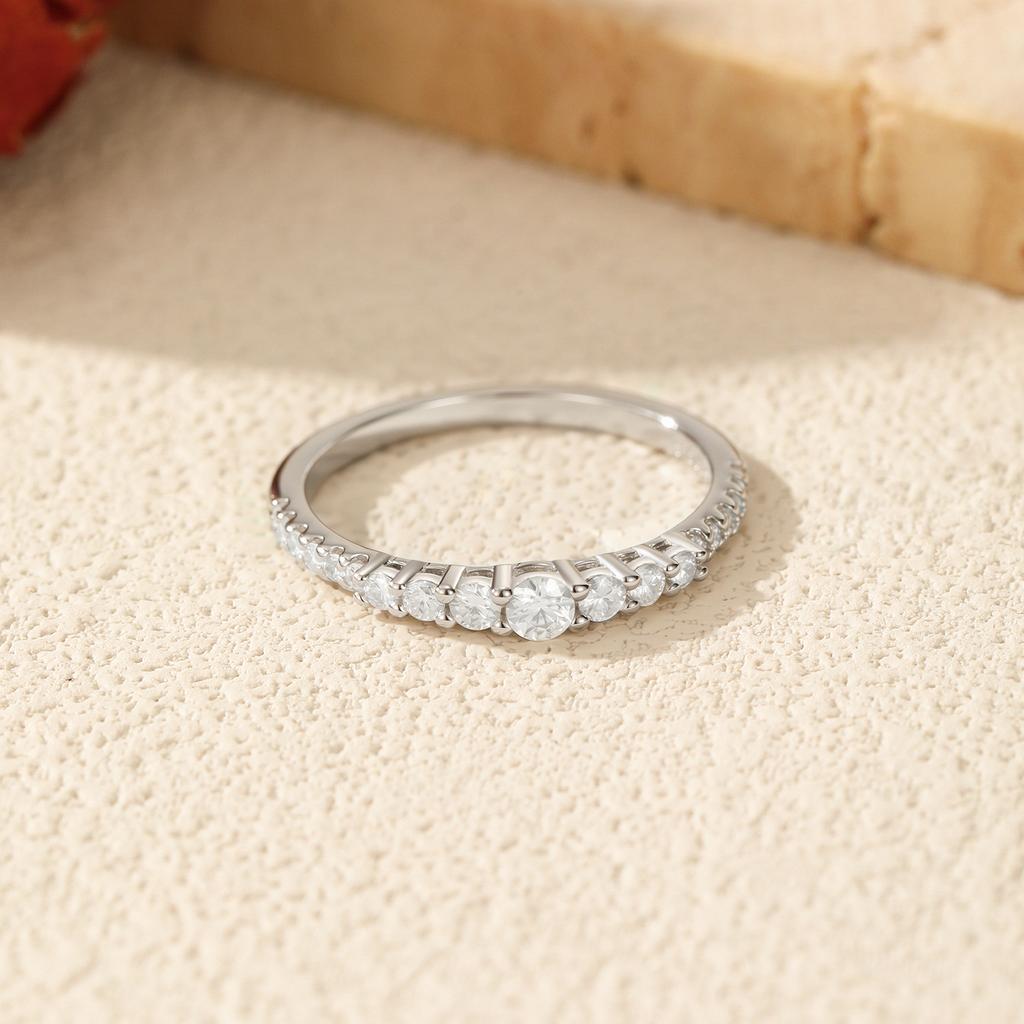 Exquisite Round Moissanite Ring 925 Sterling Silver Trendy Wedding Engagement Band Rings For Women Fine Jewelry