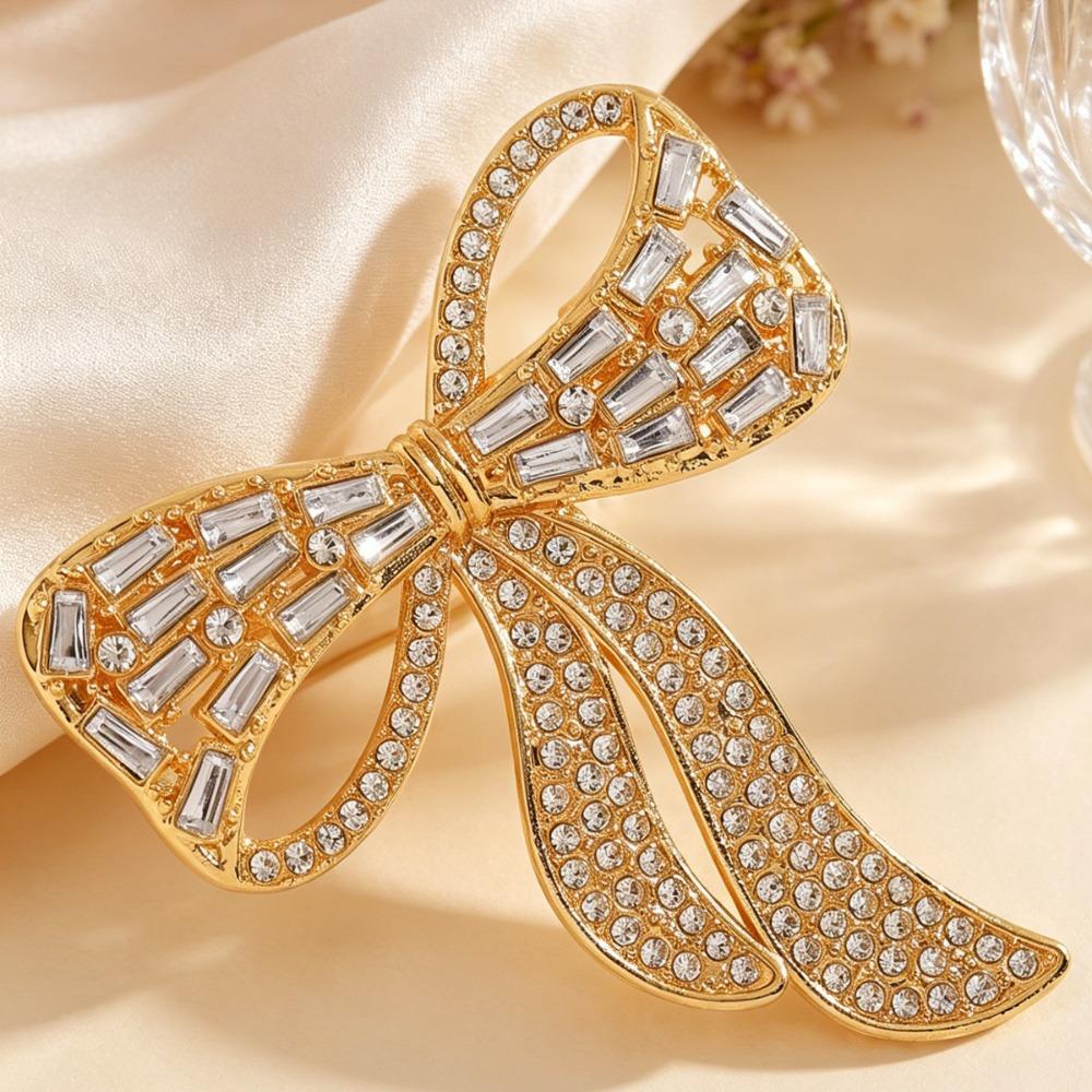 Luxury Exquisite Baguette Zircon Bow Brooches Full Paved Crystal Ribbon Lapel Pin for Women Suit Coat Wedding Party Jewelry Gift