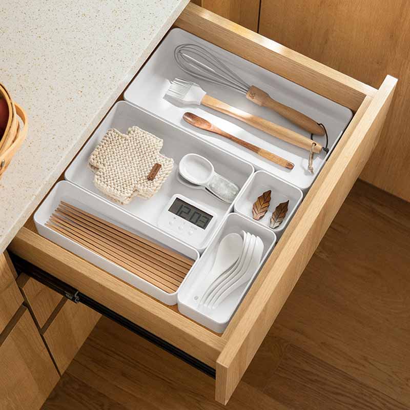 Adjustable Versatile Drawer Organizer Clear Plastic Trays and Dividers In 5 Sizes for Perfect Makeup and Kitchen Storage