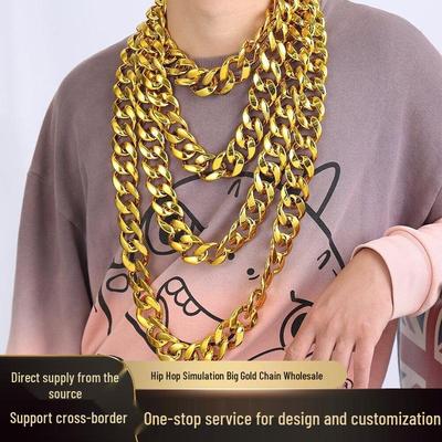 Grote gouden plastic hiphopketting voor mannen, perfect voor optredens.