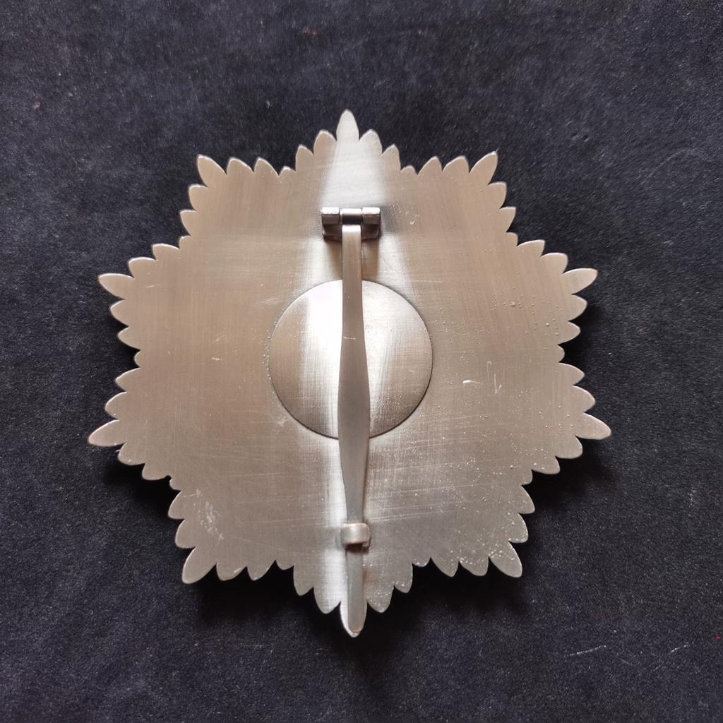 Colonial Order of the Kingdom of Great Britain, replica of the British Daxingmang badge, and send an iron box.