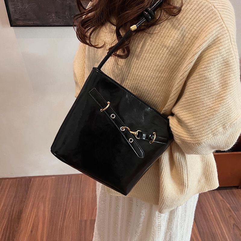 Fashionable and Niche Design, Retro Texture, Simple Crossbody Single-shoulder Bucket Bag