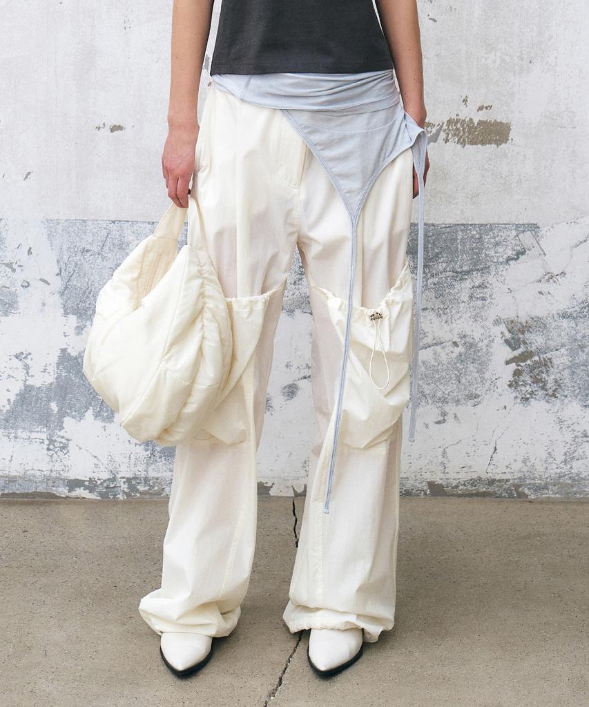 INSILENCE WOMEN Volume Pocket Parachute Pants Ivory