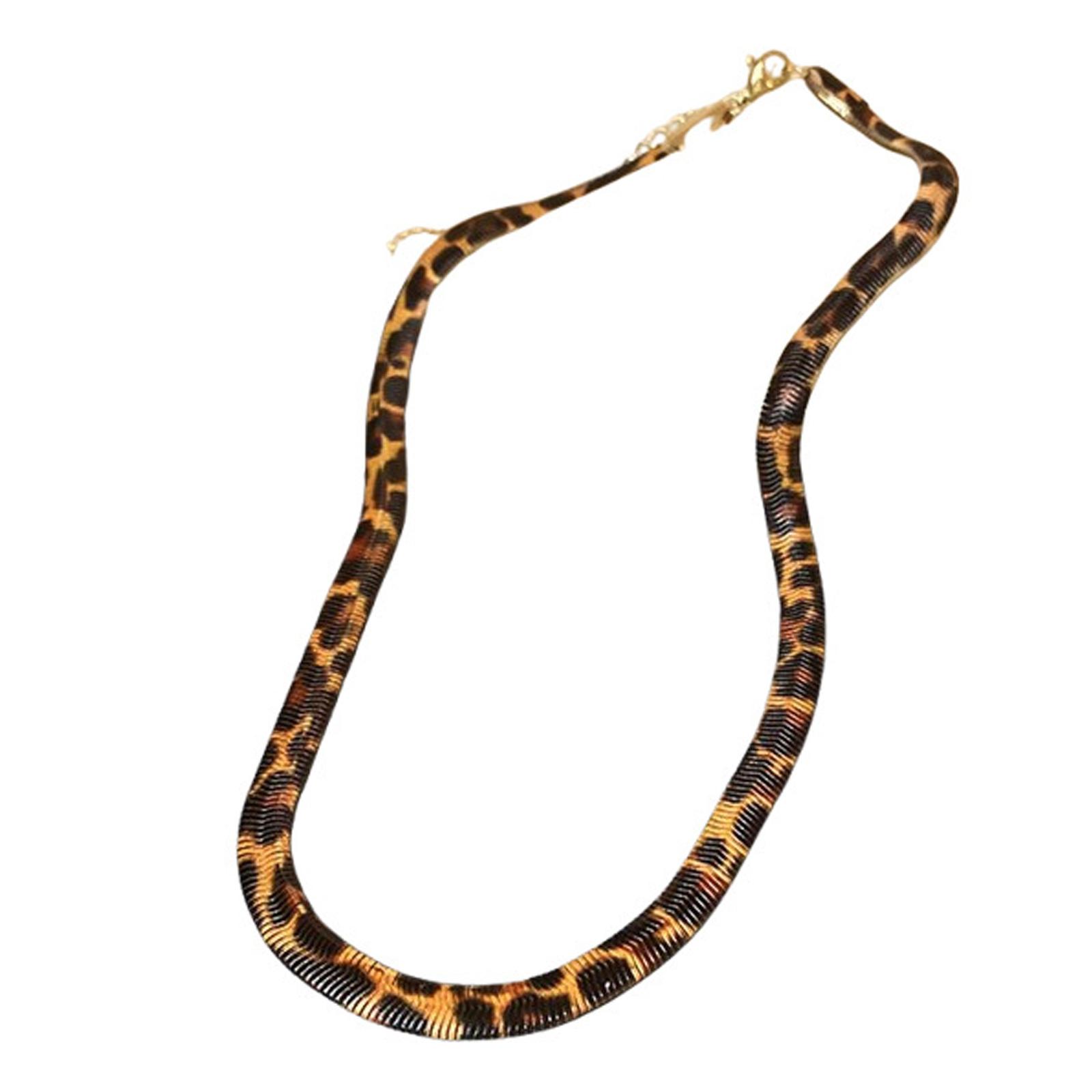 

Модное ожерелье с леопардовым узором. Привлекательное ожерелье с леопардовым узором и плетеными акцентами для ценителей моды.