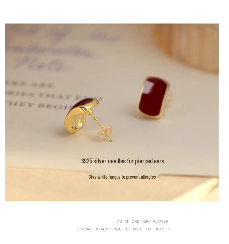 2023 Red Enamel Oil Painting Stud Earrings: New Retro Hong Kong Style Holiday Accessory