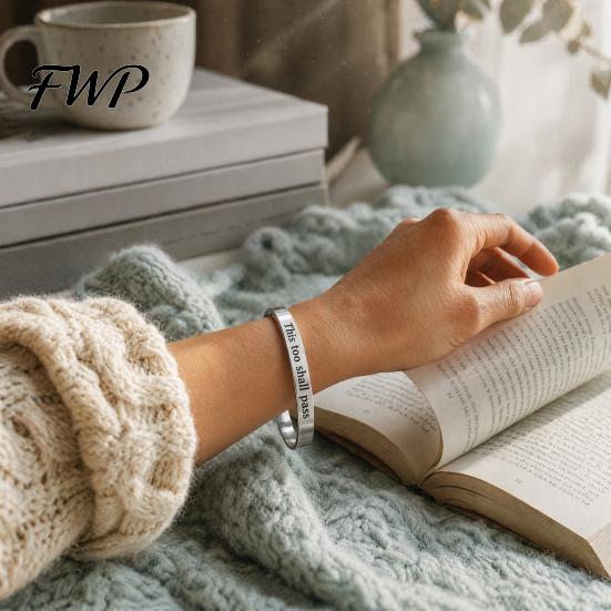 Bracciale con Messaggio Inciso Anche Questo Passerà Bracciale a Manetta Mantra, Bracciale Bangle Motivazionale Ispiratore Inciso Nascosto Gioielli Regolabili di Incoraggiamento