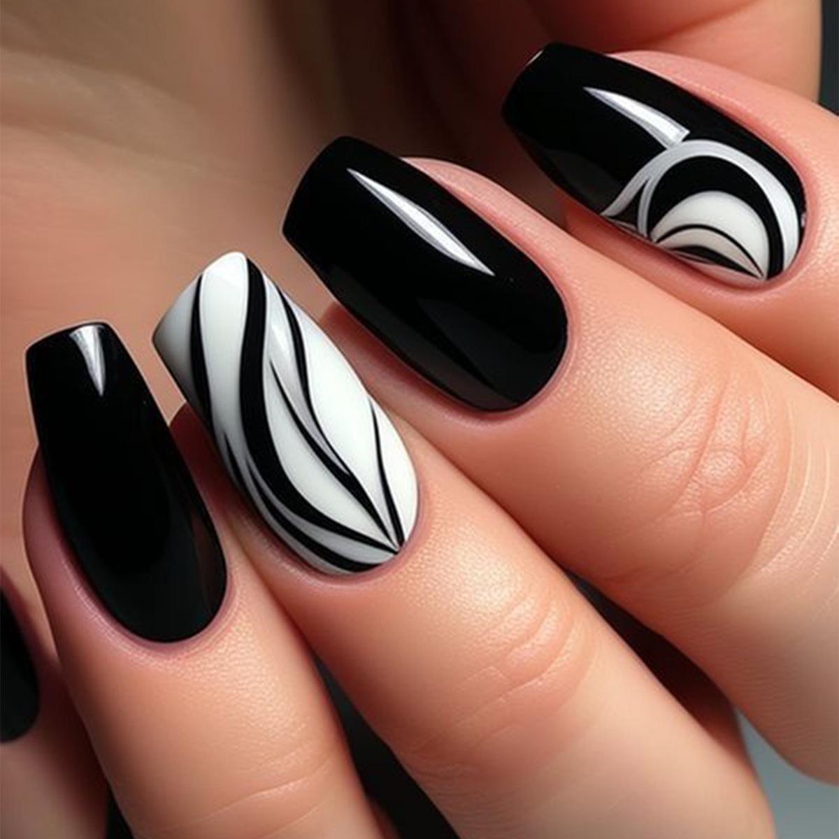 

European and American Striped Wearable False Nails (24 Pieces) Glue Type