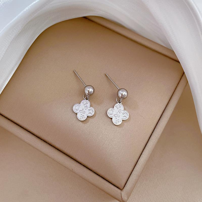 

Round Beads Lucky Grass Minimalist Stud Earrings Cold Men S And Women S Earrings Personality Temperament Banquet Earrings