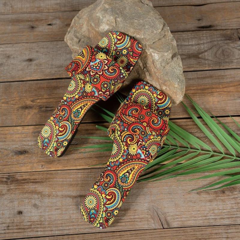 Fashion New Women Slippers Fashion Big Size Slippers Bohemian Flower Pattern Sandals Casual Lightweight Shoes Women Home Slides Women