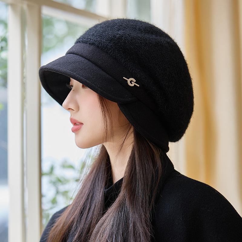 Autumn and Winter Hats for Women's Metal Label Beret Casual Fashion Versatile Painter Hat British Style Warm Hat