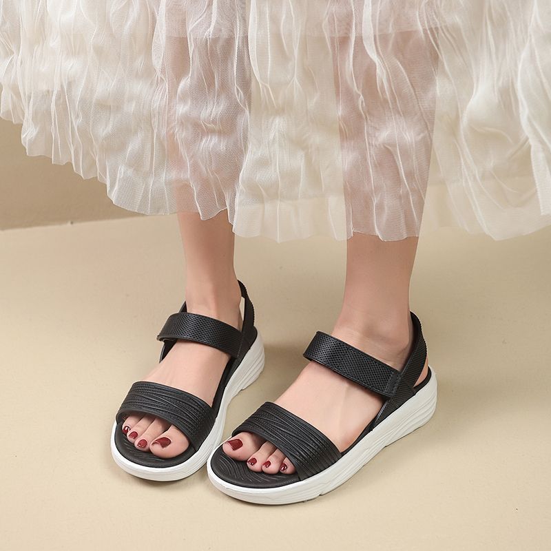 Non-slip beach outer wear versatile casual 2025 new sandals women's summer flat bottom fashion Korean version slippers women's outer wear