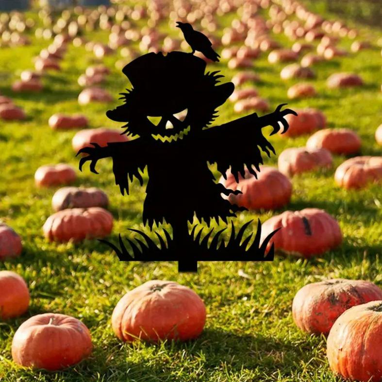 Halloween Horror Black Metal Scarecrow Ground Stake: Thrilling Outdoor Decoration