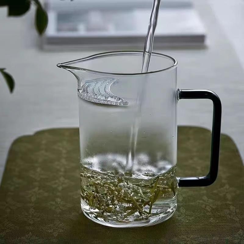 Heat-Resistant Glass Gongdao Bei with Integrated Tea Infuser