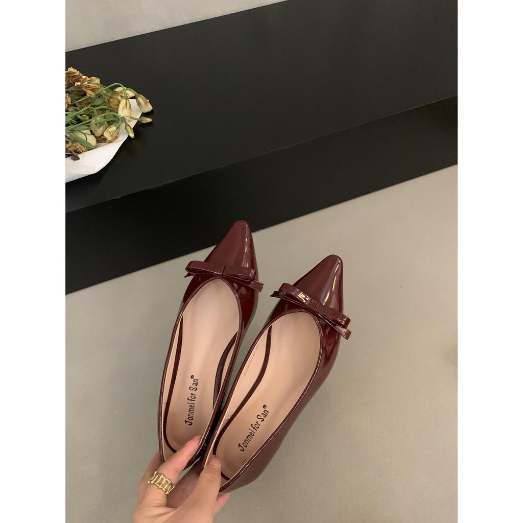 French Pointed Head Bow Patent Leather Flat Bottom Shallow Mouth Single Shoes Female 2025 New Fairy Wind One Pedal Soft Sole Laden Shoes