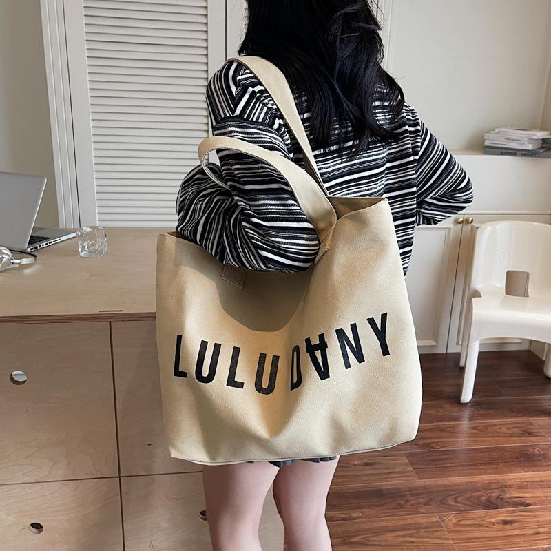 Autumn New Foreign Style, Simple Personality, Fashion Trend, Large-capacity Bag 2025 Casual Women's Shoulder Tote Bag
