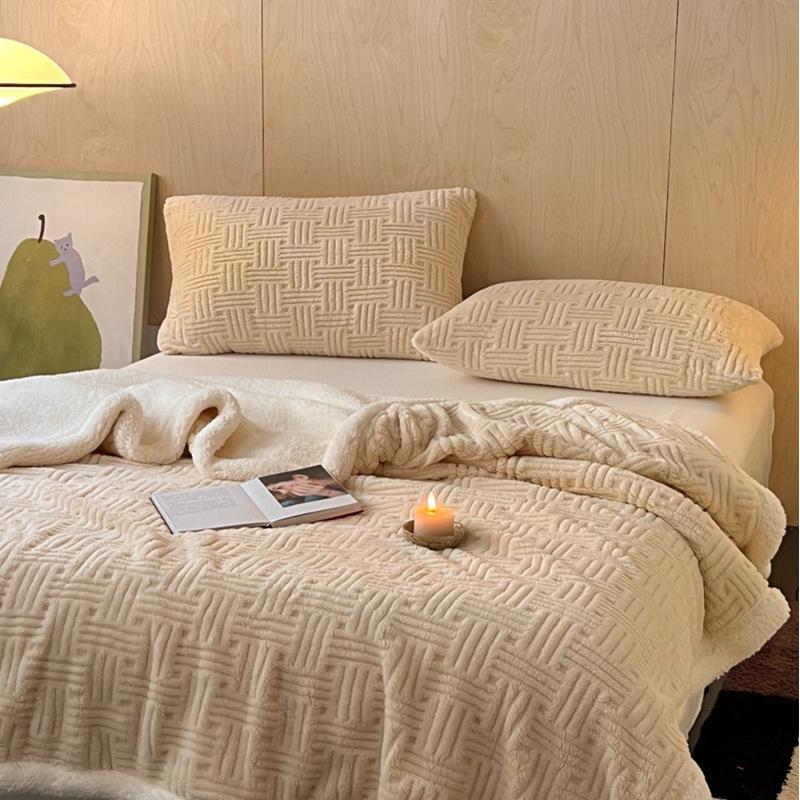 Tavalon Double-Layer Lamb's Wool Carved Blanket - Multifunctional Leisure Nap Cover