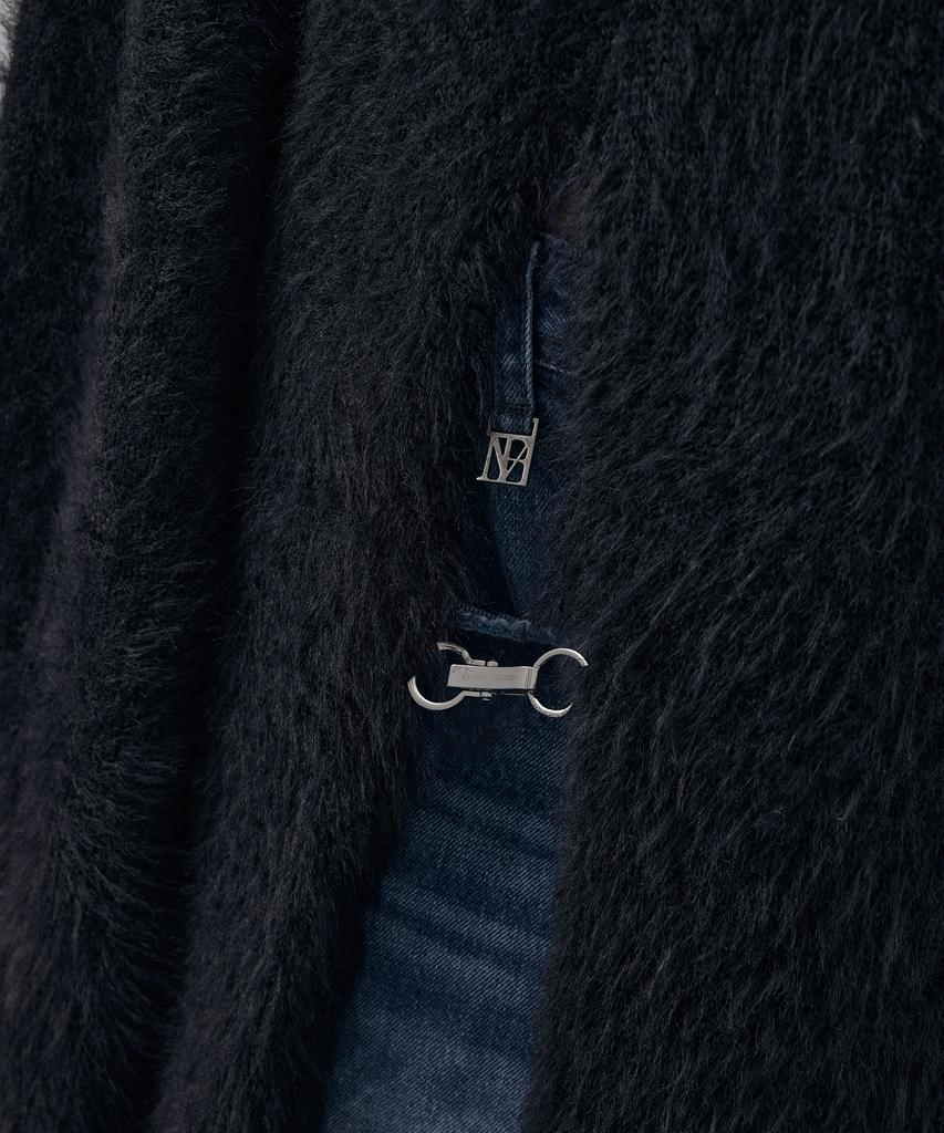 Teulimingbeodeu Front Slit Metal Hook High-Neck Fur Knit [ Black ]
