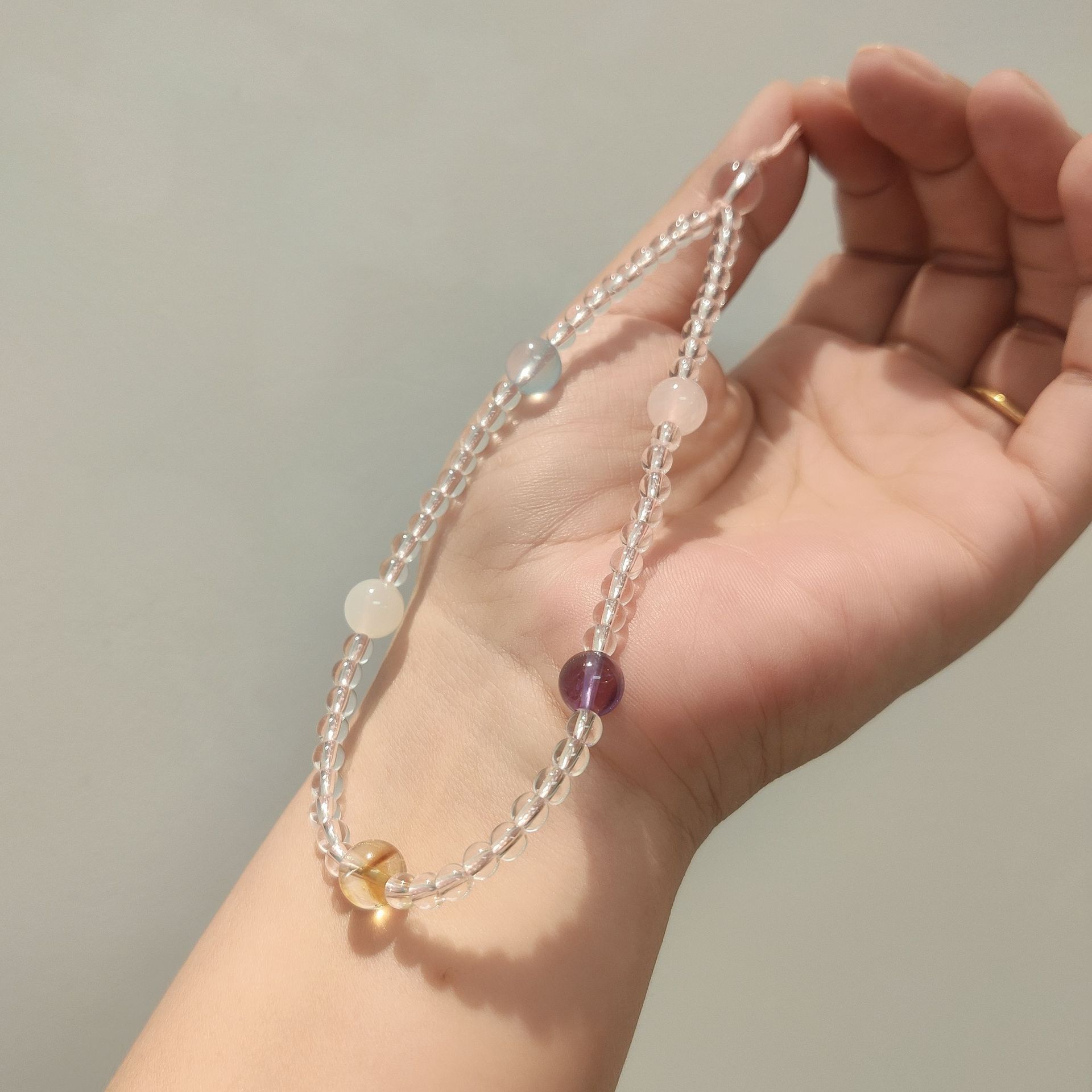 

White crystal multi-treasure style mobile phone chain, original niche design, high-end ethereal wrist strap accessory Main bead4mm Wrist Style