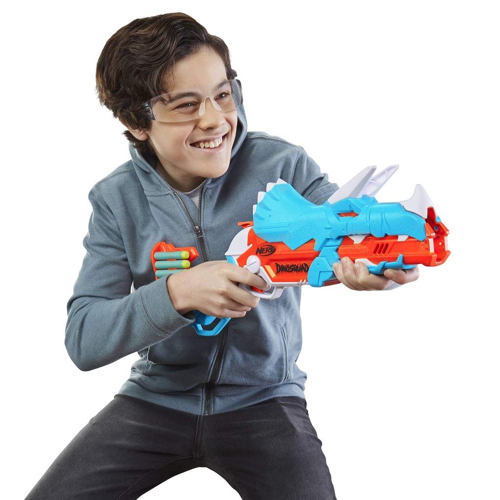 Hasbro Nerf Dino Squad Tricera Blast s 12 oficiálními Nerf Elite 3 šipkami Triceratops dinosauří originální produkt šipky, rozkládací šipky, úložný prostor, design,