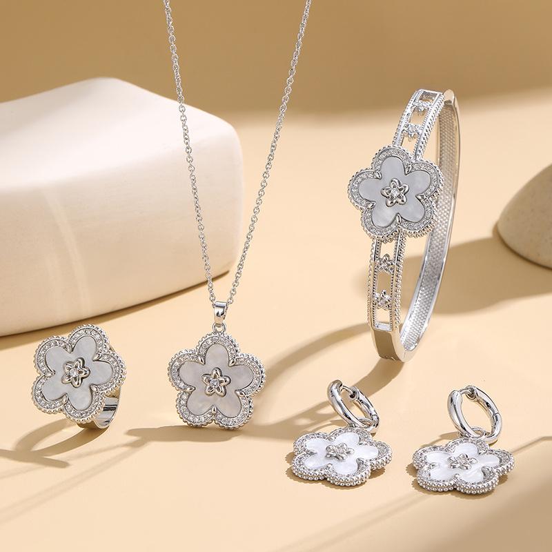 Clover Jewelry Set Light Luxury Natural Fritillary Plum Blossom Necklace Collarbone Chain Earrings Bracelet Female 2026