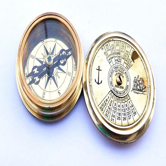 

Винтажный календарь, якорь, компас, латунная отделка