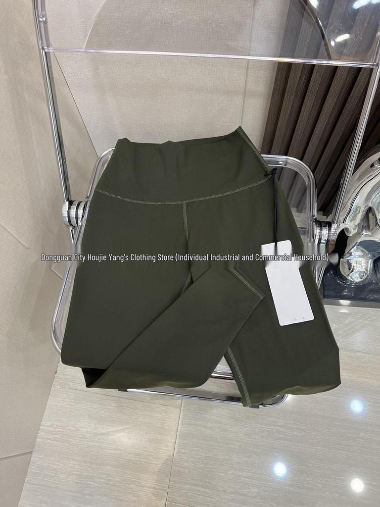 ALO Women's Yoga Pants: Lightweight Bare-Feel Cropped High-Waist Butt-Lifting Fitness Tights.