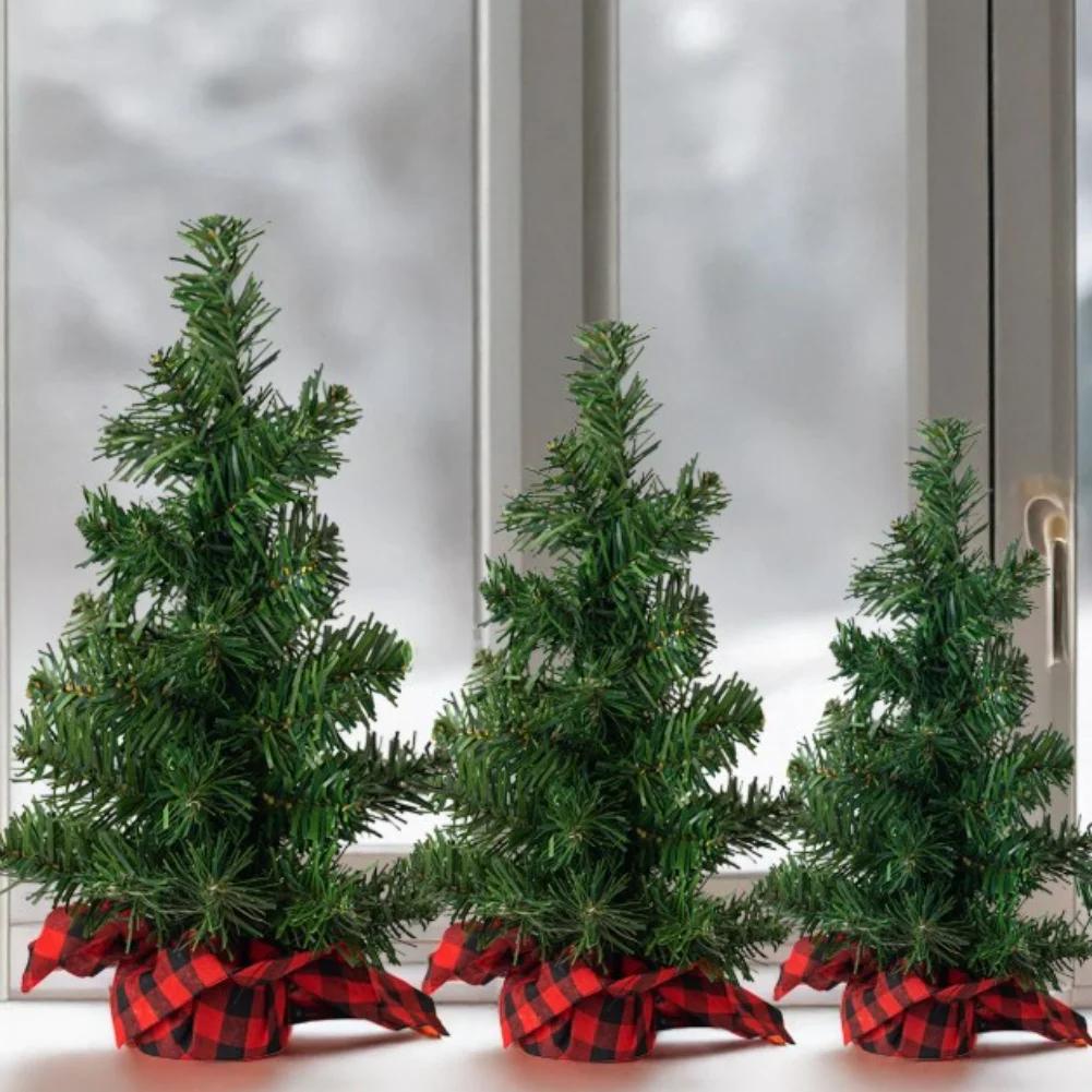 Seasonal Holiday Checkered Christmas Tree Ornament with Multiple Sizes 20cm 30cm & 40cm for Home and Office Decor