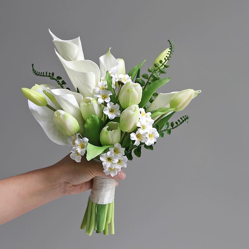 Elegant Handheld Simulation Bouquet: Calla Lilies and Tulips for Weddings, Photography, and Home Decor.