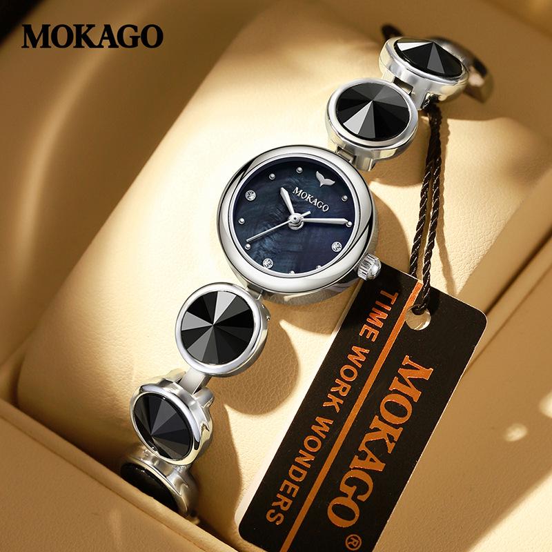

High Personality Quartz Watch: Exquisite Women s Retro Bronze Alloy, Waterproof, Small Round Design чёрный/серебряный