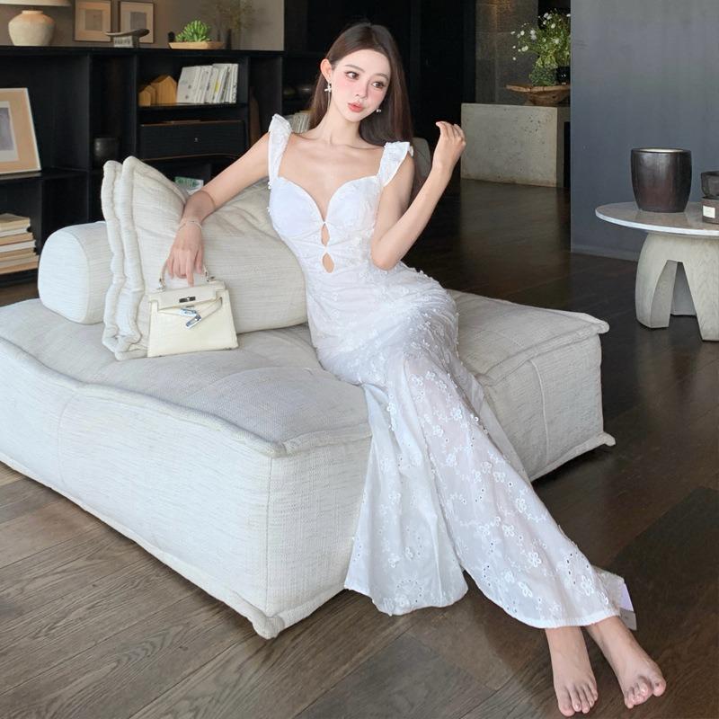Flowing Mist, Flower Branch Xia Xin Cream White French Lace Slim Flower Dress Women's Summer Vacation