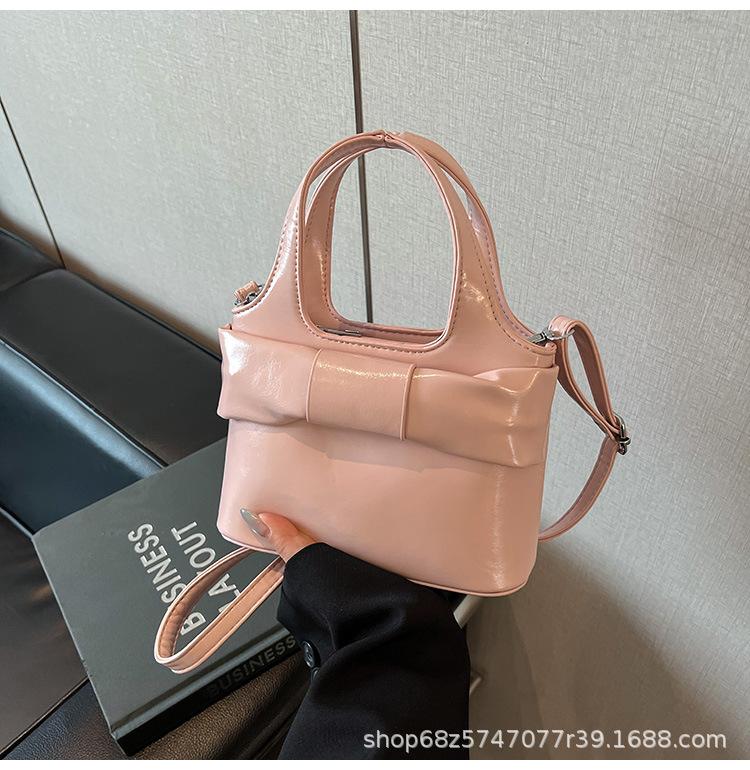 Silver High-end Foreign-style Bag Female Douyin Live Broadcast Explosion Personality Design Hand Bag Commuting Shoulder Messenger Bag