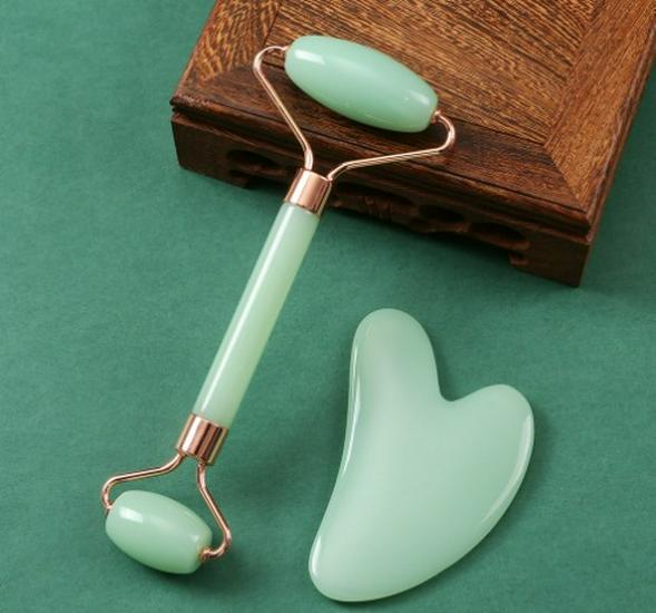 Rose Quartz Heart-Shaped Facial Massage Set with Dual-Head Roller & Board