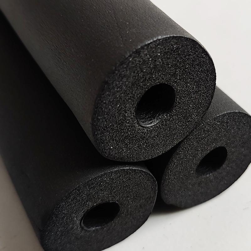 Closed-cell flame-retardant rubber-plastic insulation pipe, B1/B2 grade, customizable in large quantities.