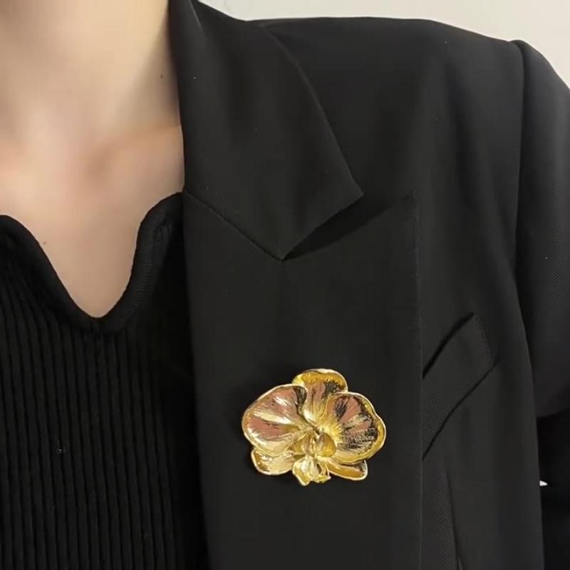Vintage Phalaenopsis Brooch For Women Girls Exquisite Fashion Metal Flower Corsage Pins Party Dress Jewelry Accessories Gifts