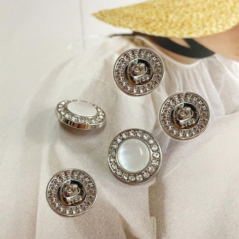 50pcs Pearl Buttons Nail-free Brooch Scarf Shawl Fixed Magnet Brooch Buckle Button Women Cardigan Clip Buckle Clothes Accessory