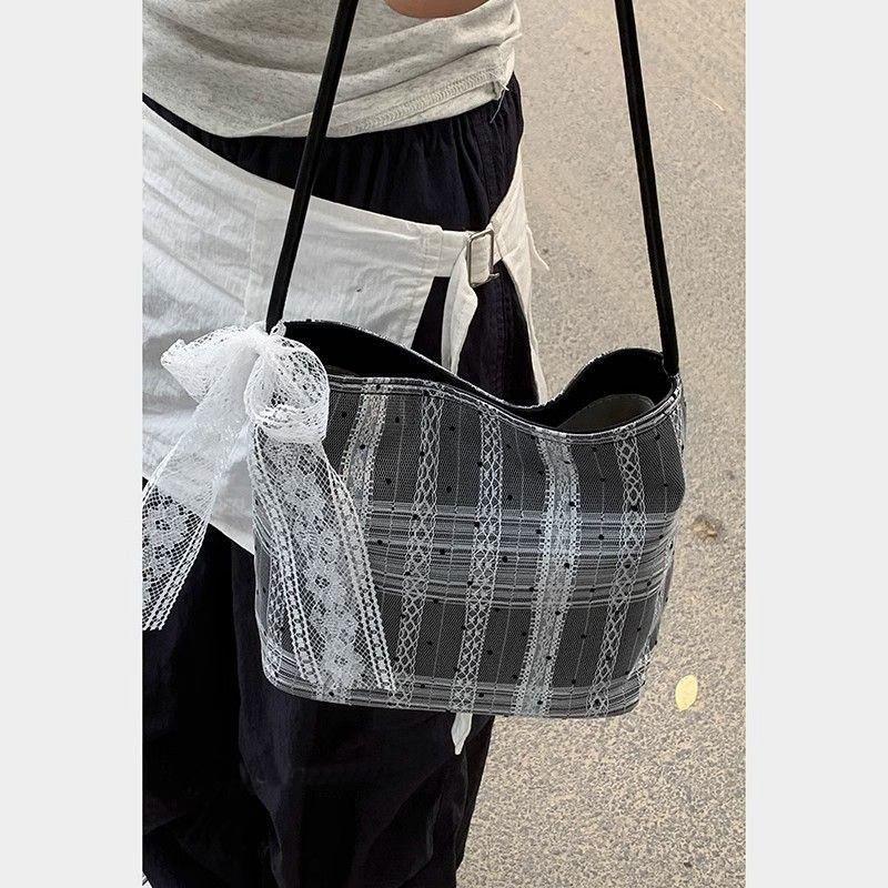Small Bucket Bag Women 2026 New High-end All-match Shoulder Fashionable Plaid Single-shoulder Tote чёрный