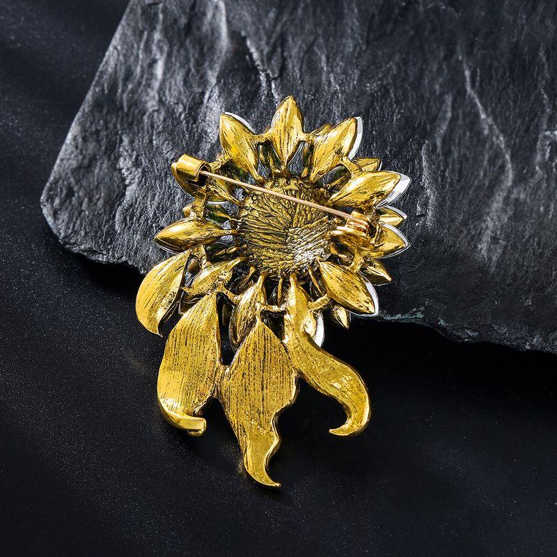 Fashion Fashion Hot Sale Heavy Industry Full Diamond Sunflower Brooch Stylish Unique Crystal Glass Florals Clothing Pin for Women