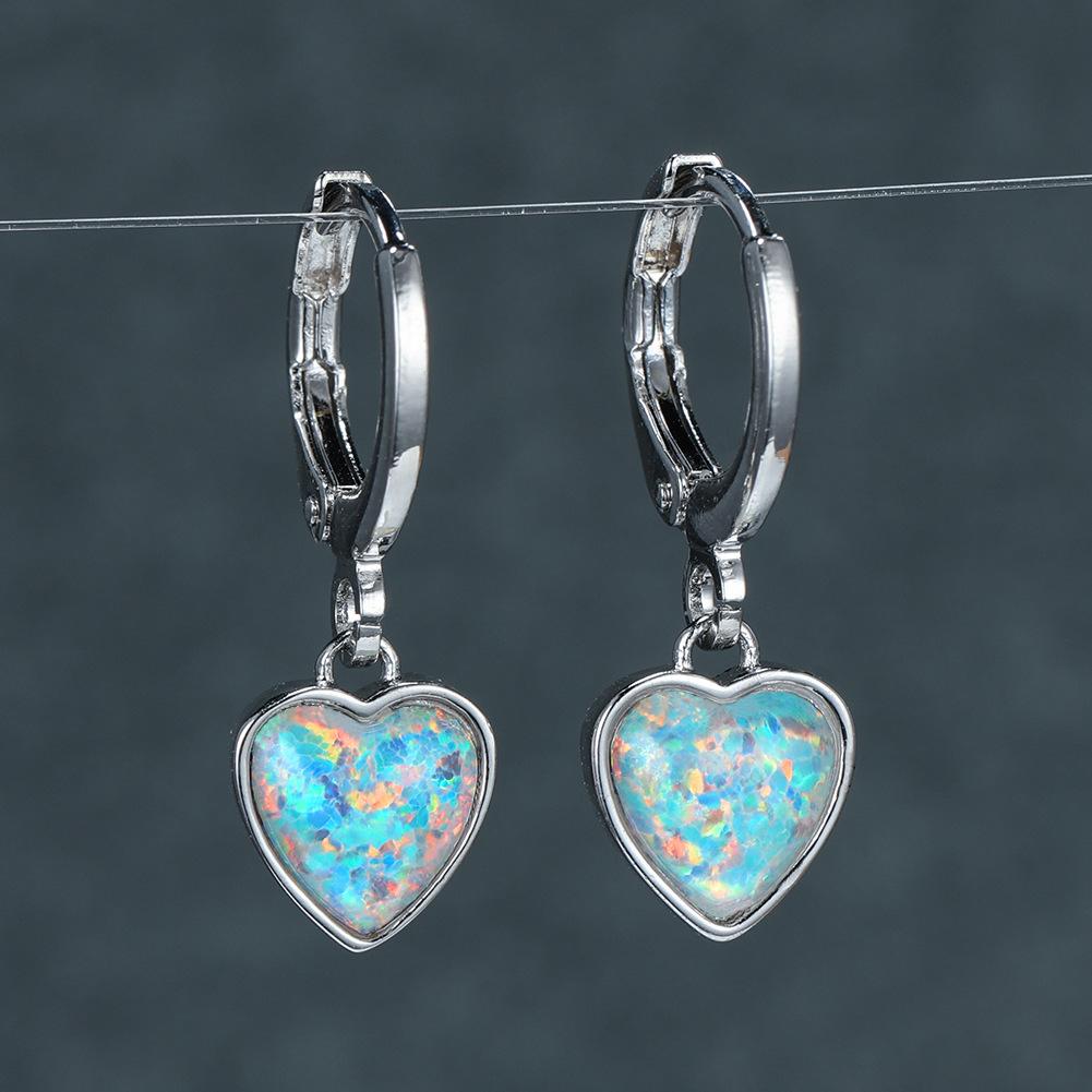 

European and American Style Minimalist and High End Heart Shaped White Diamond Ear Buckle Earrings