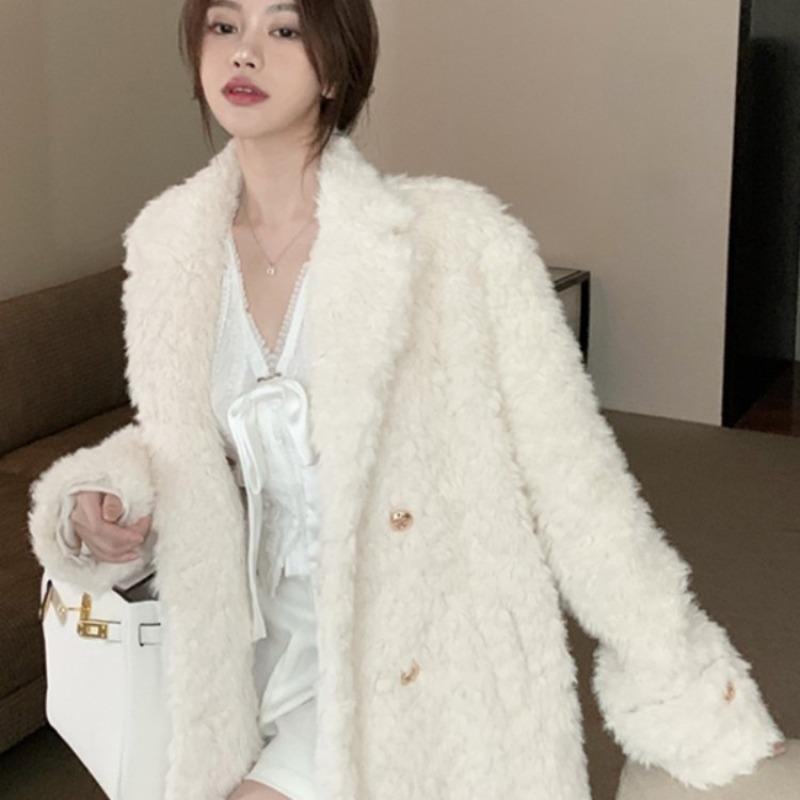 Lamb wool coat women's high-end retro wool coat top autumn and winter tide