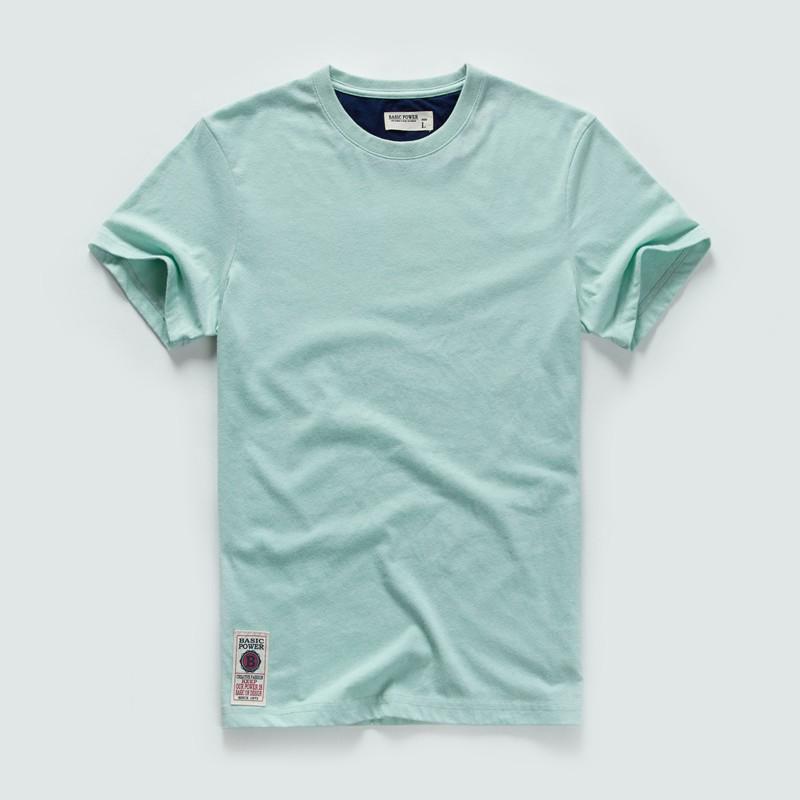 Einfarbiges Herren-T-Shirt mit kurzen Ärmeln und Rundhalsausschnitt, gewaschen und gebürstet, in Übergrößen erhältlich.