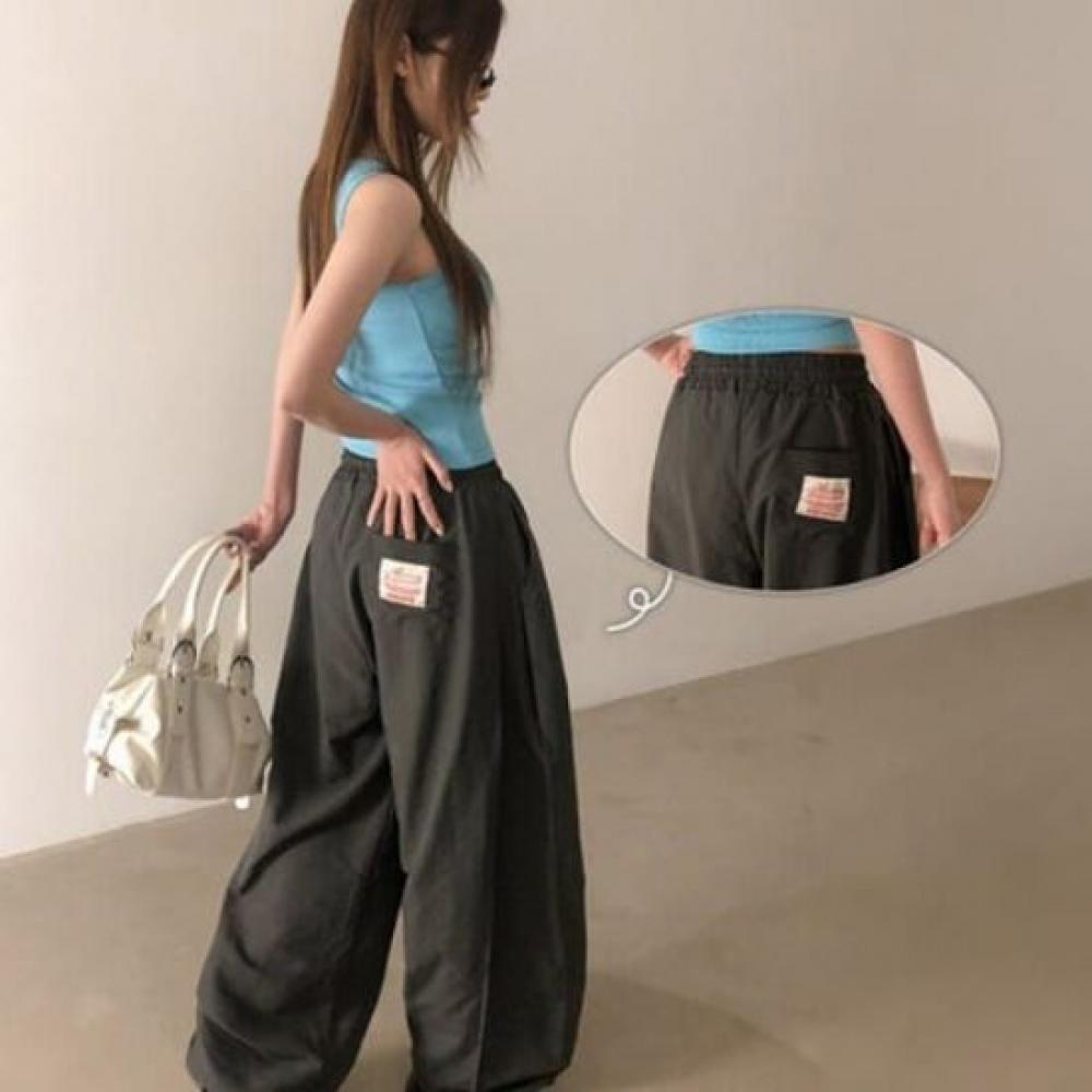 The Pink Women Rundi Banding Overlock Pintuck Training Pants