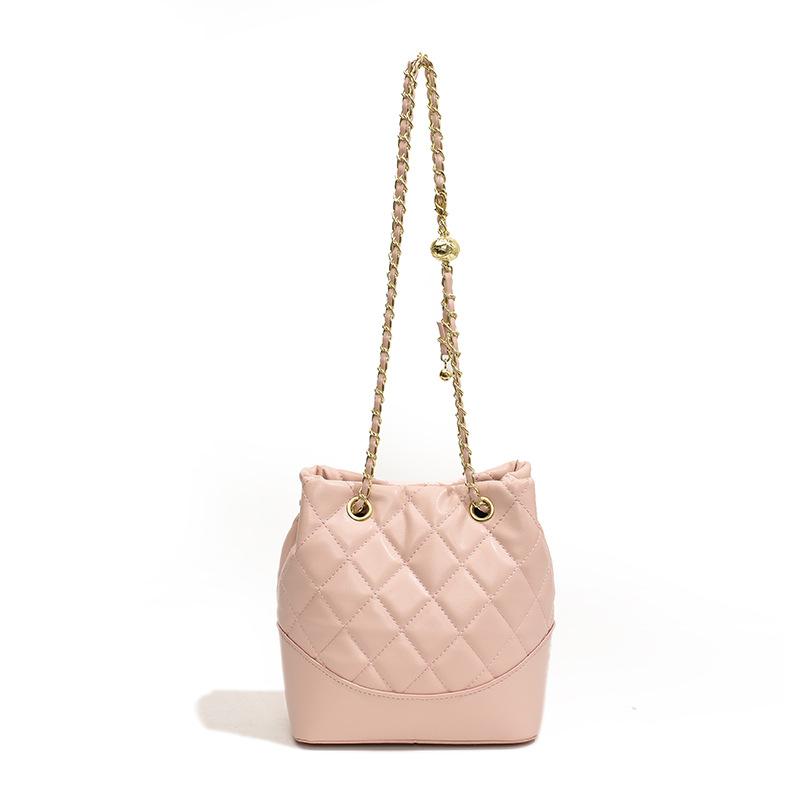 

Вместительная модная сумка-цепочка ромбовидной текстуры, новая весна 2025, универсальная сумка-ведро на одном плече/через плечо для женщин